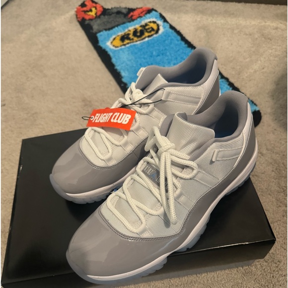 Jordan 11’s low cement grey